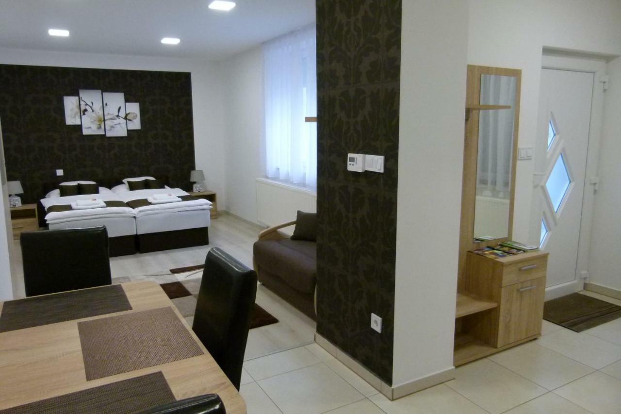 Wolf House Apartman Залегершег Екстериор снимка