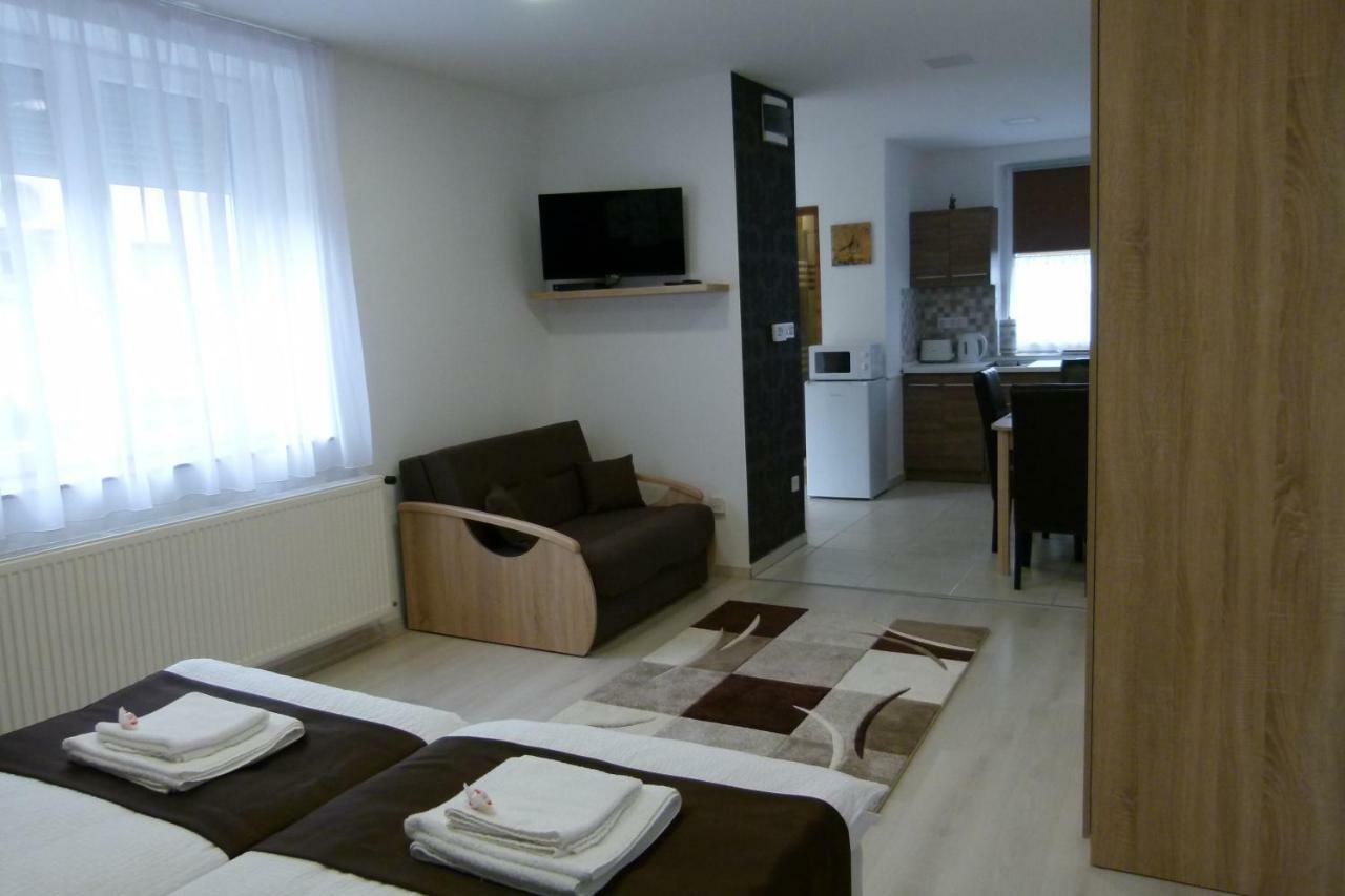 Wolf House Apartman Залегершег Екстериор снимка